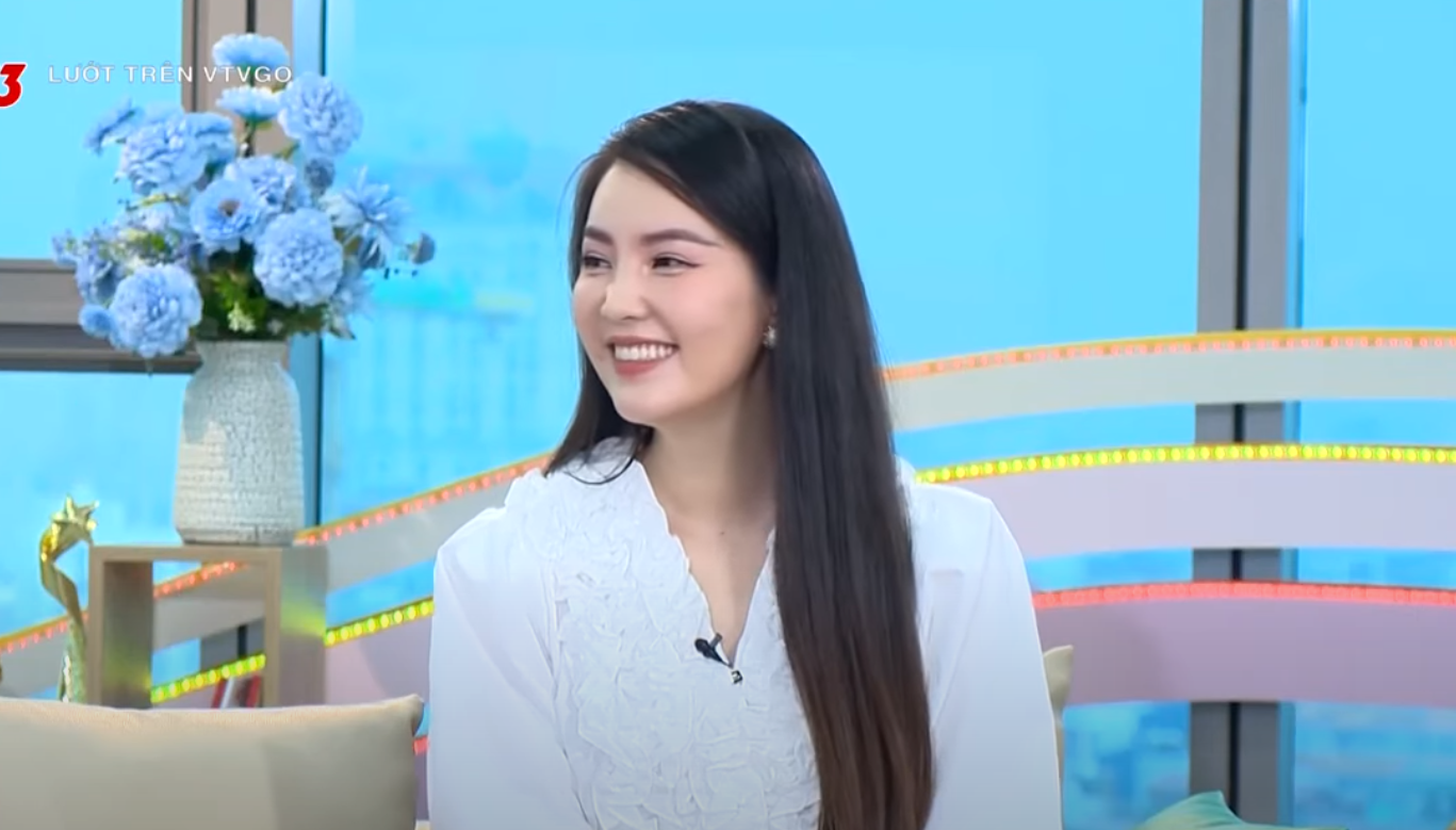 Á hậu Thụy Vân: ‘Kinh tế suy thoái, tôi bị giảm show một nửa so với năm ngoái’