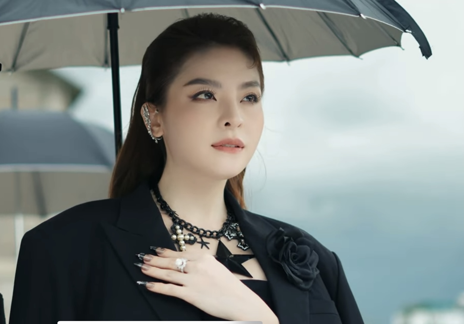 Cháu gái NSƯT Kim Tiểu Long, Ca sĩ Saka Trương Tuyền đính chính chuyện kết hôn