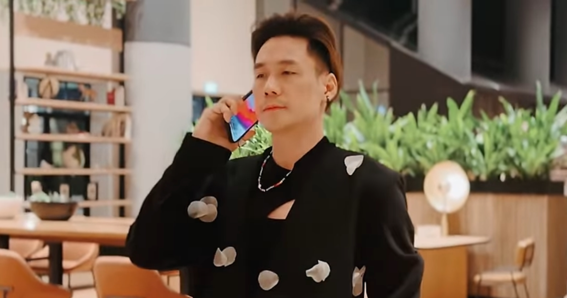 Showbiz 9/9: Ca sĩ Khánh Phương sau vụ mua chui cổ phiếu