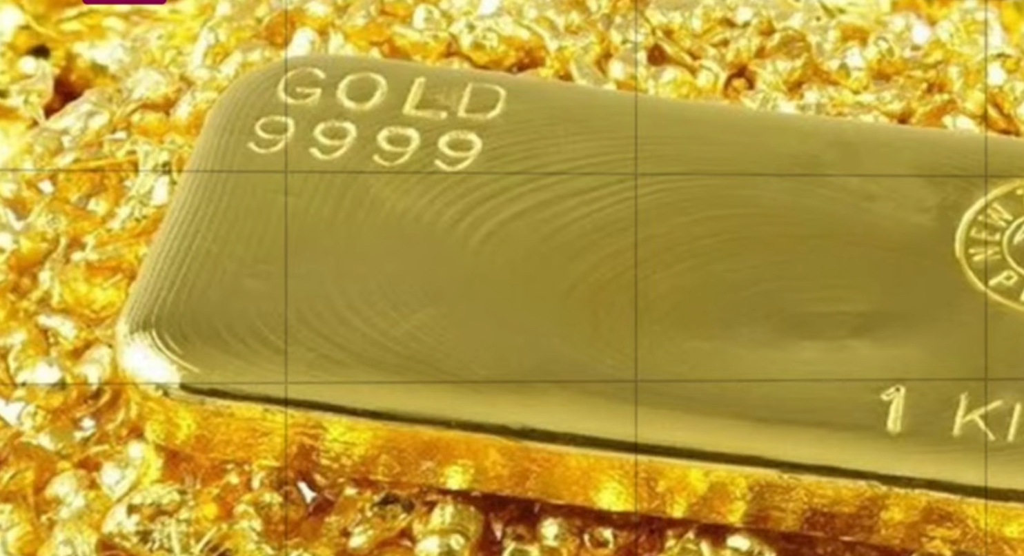 Giá vàng nhẫn đảo chiều, nhiều người xếp hàng dài chờ mua