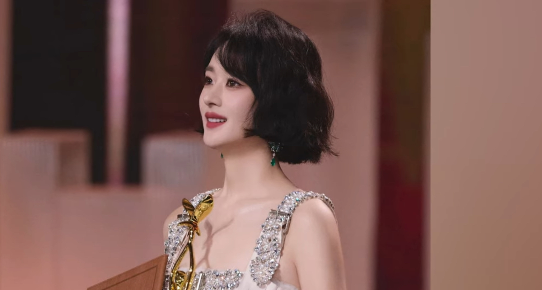 Triệu Lệ Dĩnh được “dọn đường” tại các lễ trao giải?