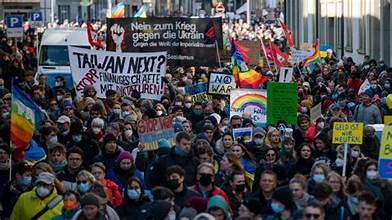 Tình báo Ukraine nói một thiếu tá quân đội Nga thiệt mạng trong vụ nổ xe ở Luhansk