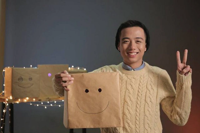 “Gây sốt” với nhân vật đầu hộp bí ẩn luôn cười tươi, 23 tuổi sở hữu 6 cơ sở kinh doanh khác nhau, He Always Smiles – Đỗ Hoàng Minh Khôi hiện tại ra sao?