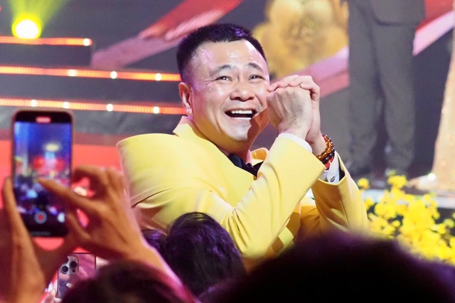 Diễn viên Tự Long: “Mai Vàng 30 năm vẫn đỉnh nóc, kịch trần, bay phấp phới”