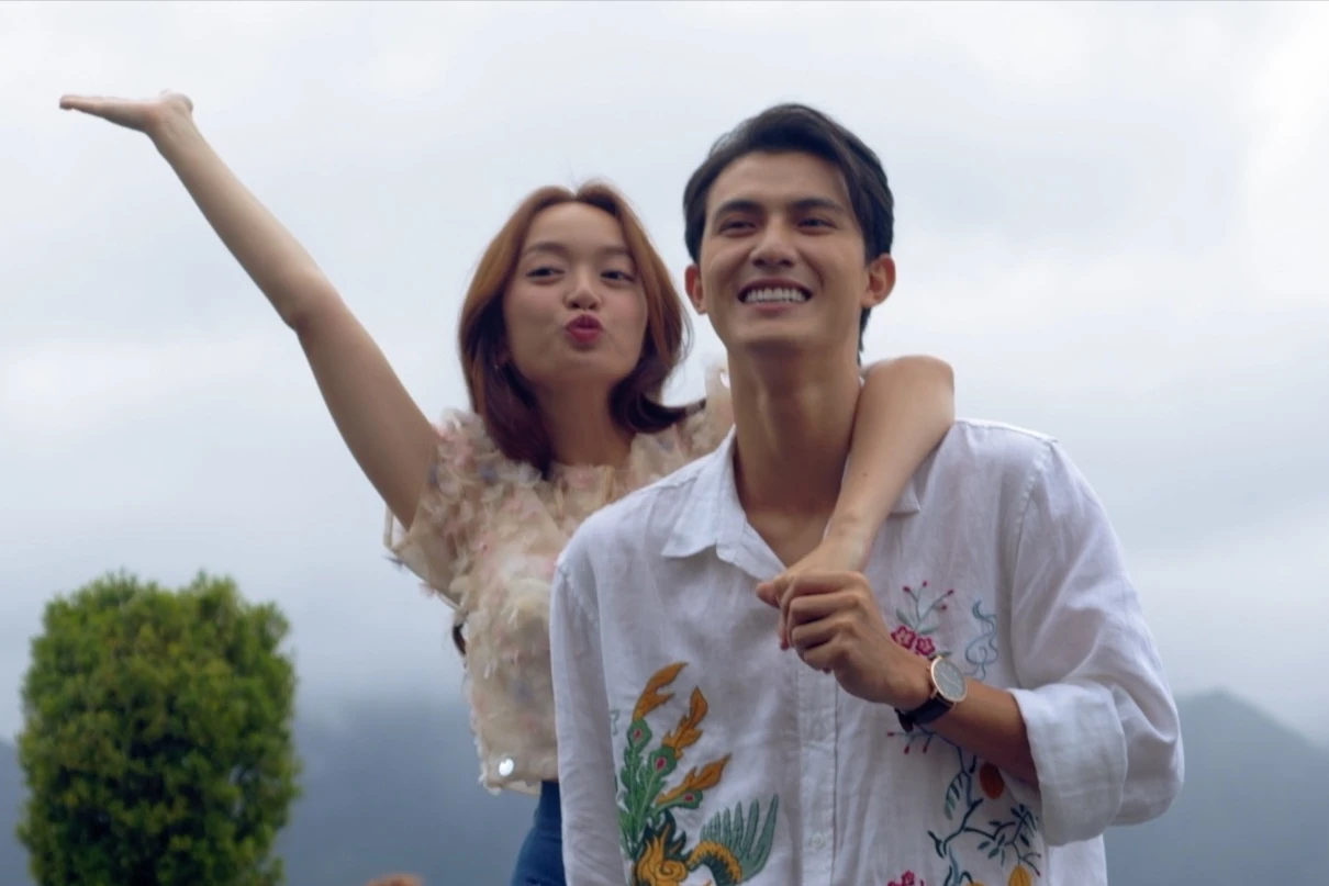 Thêm 1 cặp sao Việt bị đồn phim giả tình thật, công khai khóa môi trước hàng trăm người khiến ai cũng sốc