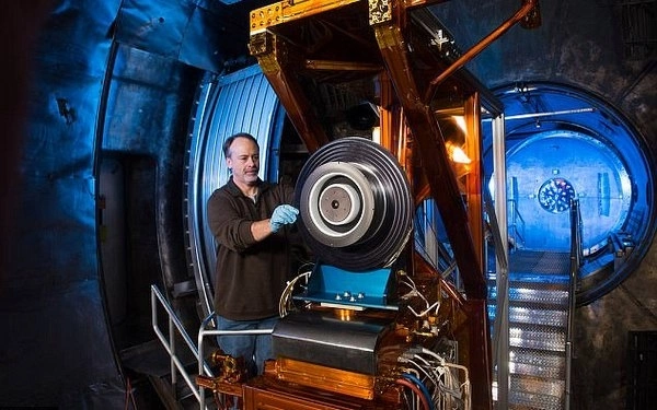 Động Cơ Ion: Công Nghệ Tiên Tiến trong Vũ Trụ Học và Vũ Trụ Vận Hành