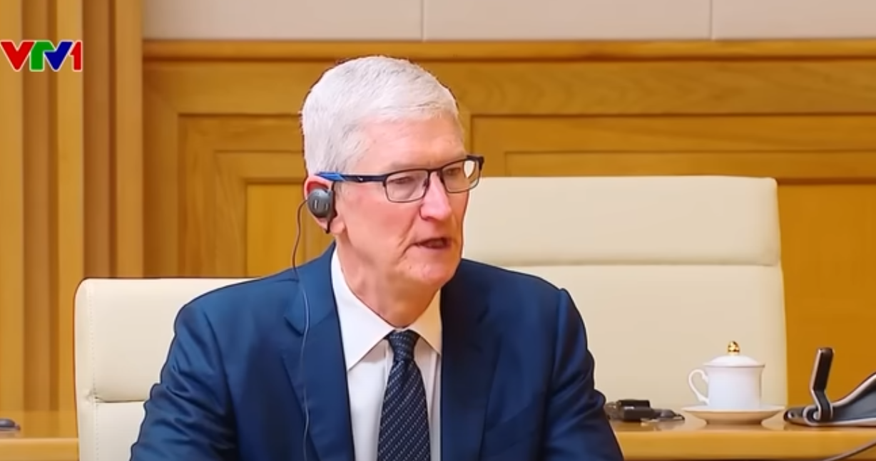 Trump khen Tim Cook, nói Apple sẽ không lớn mạnh như dưới thời Steve Jobs