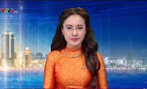 MC Hoài Anh VTV bất ngờ với món quà ‘độc, lạ’ từ khán giả